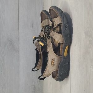Keen Womens Outdoor Hiking Sandals Shoes sz 9